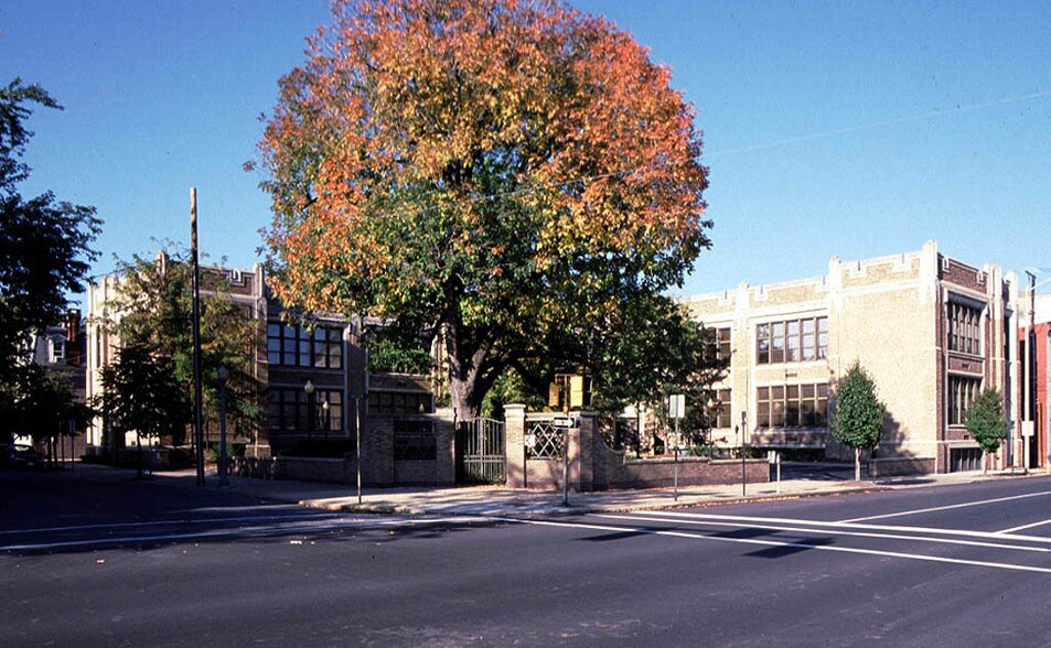 More Photos Of 909 Green St, Harrisburg Office For Lease