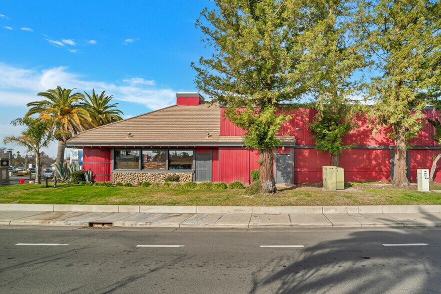 More Photos Of 6400 Fair Oaks Blvd, Carmichael Restaurant For Sale