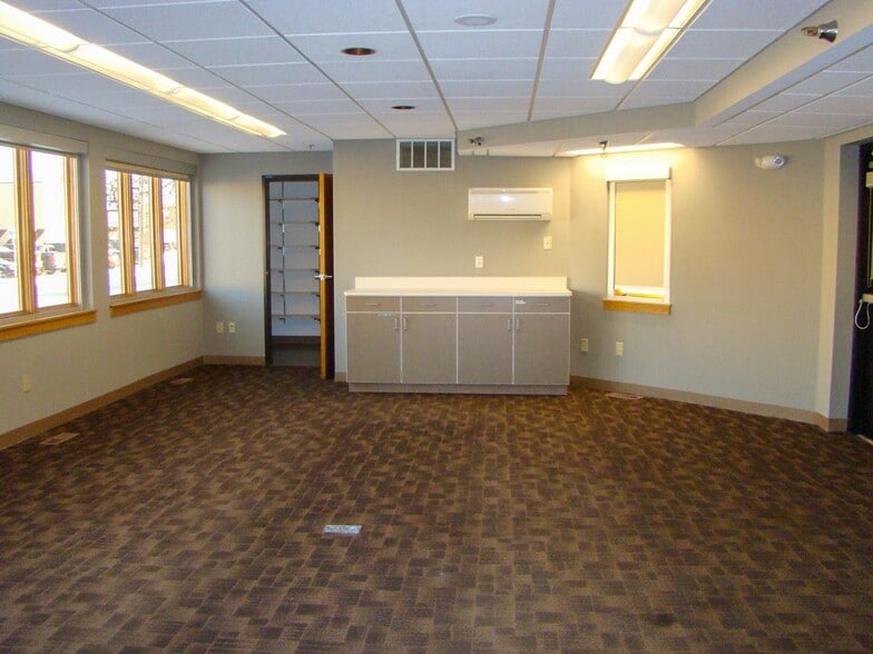 More Photos Of 112 7th St NE, Rochester Medical For Lease