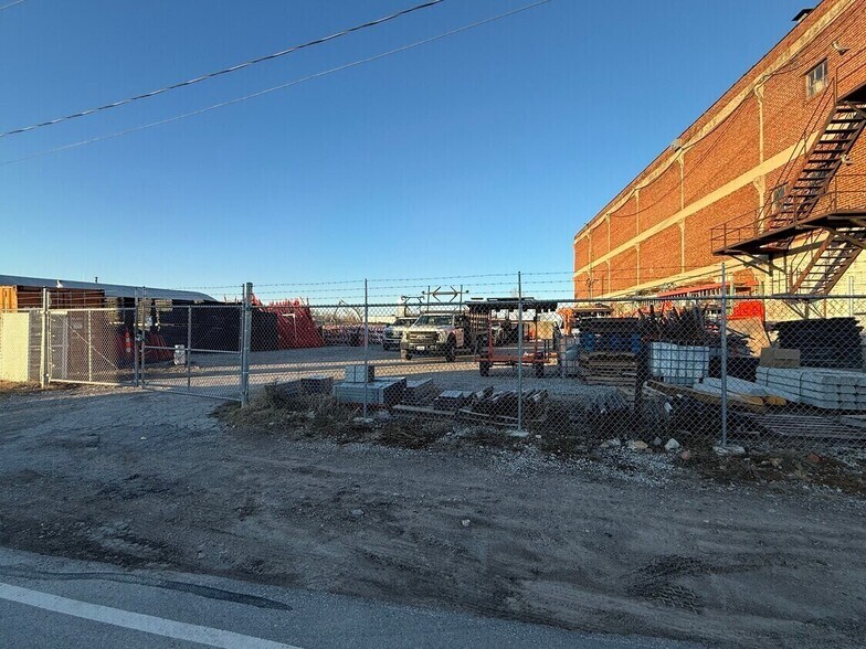 More Photos Of 1350 Woodswether Rd, Kansas City Flex For Lease