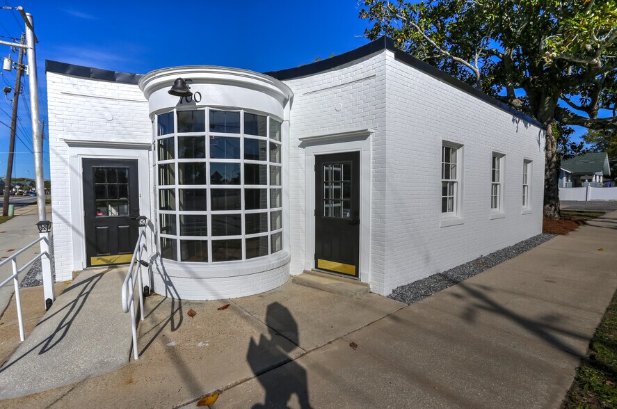 More Photos Of 700 W Garden St, Pensacola Freestanding For Lease