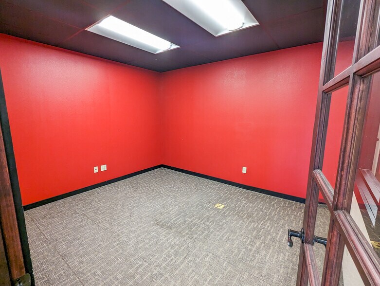 More Photos Of 1112 Adams Ave, La Grande Storefront Retail Office For Sale
