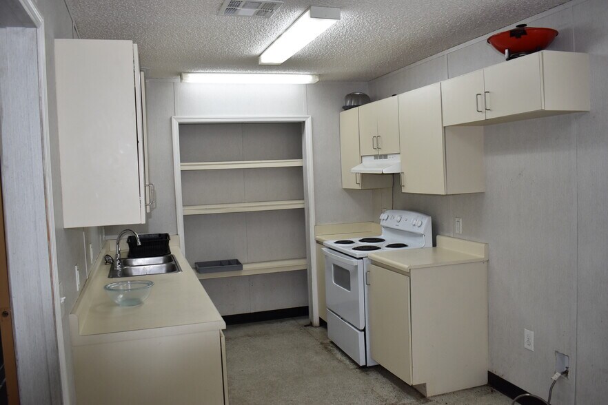 More Photos Of 1893 90th Ave, Vero Beach Auto Repair For Lease