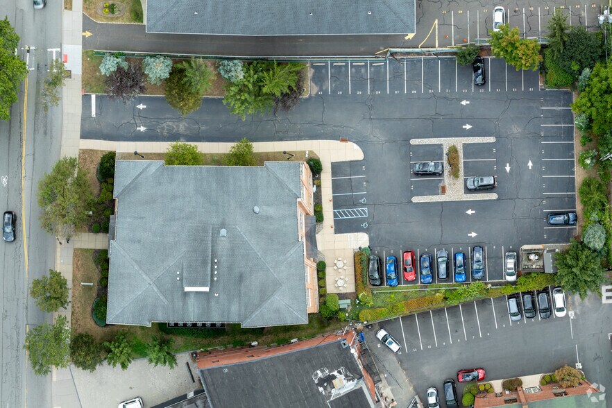 More Photos Of 62 Elm St, Morristown Office For Lease