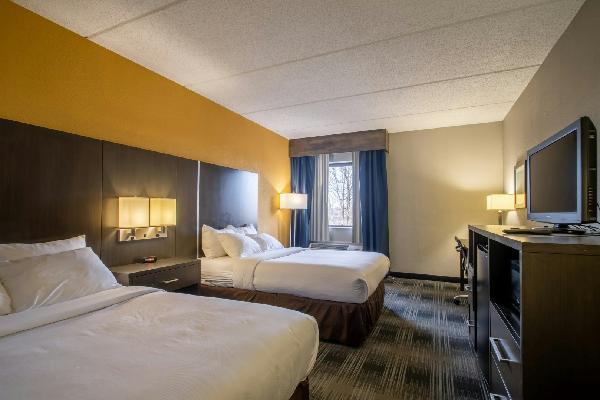 More Photos Of 17550 Rosbough Blvd, Middleburg Heights Hotel For Sale