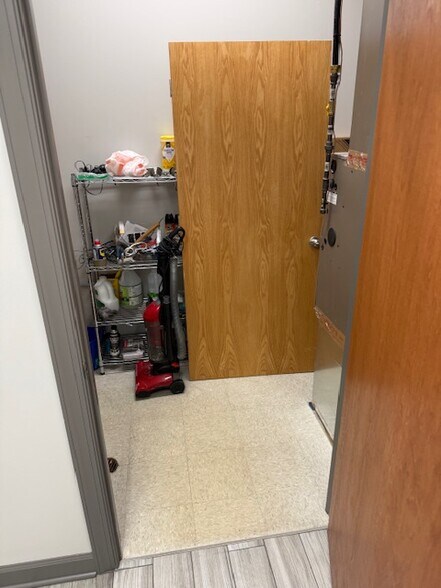 More Photos Of 6334 Peters Creek Rd, Roanoke Office For Lease