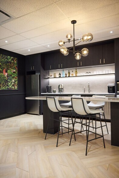 More Photos Of 700 2 St SW, Calgary Office For Lease