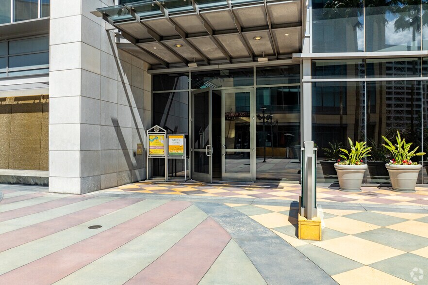 More Photos Of 15303 Ventura Blvd, Sherman Oaks Office For Lease