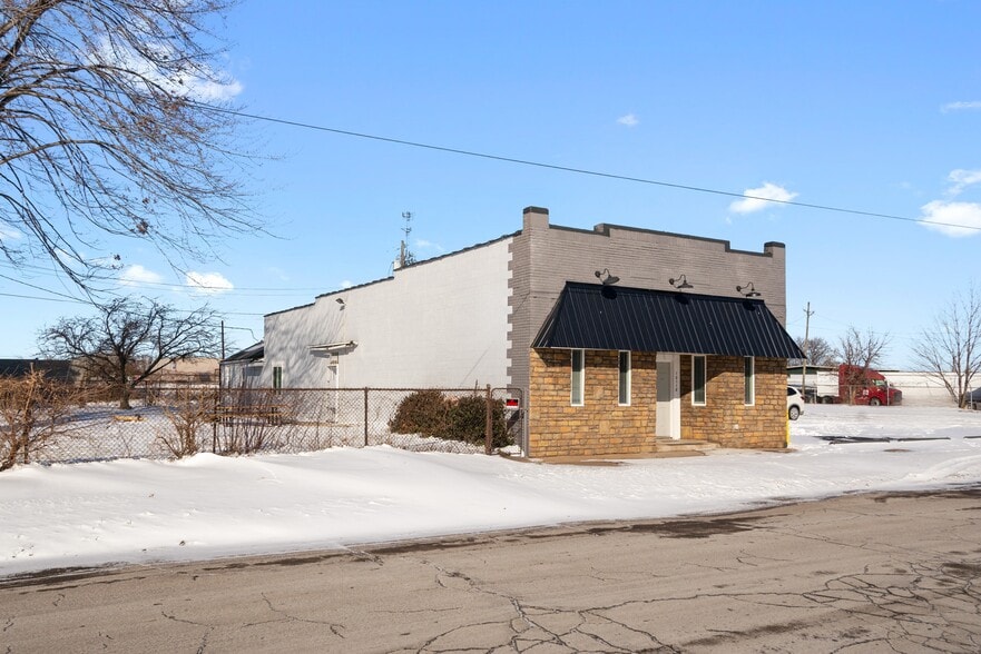 More Photos Of 10118 Eagle St, Dearborn Industrial For Sale
