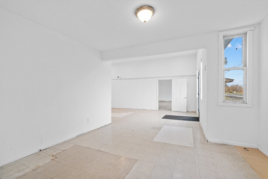 More Photos Of 990 E Hwy 730, Irrigon Storefront Retail Office For Sale