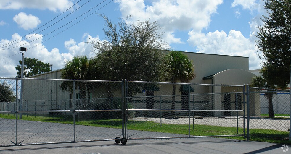 More Photos Of 5811 Corporation Cir, Fort Myers Warehouse For Sale