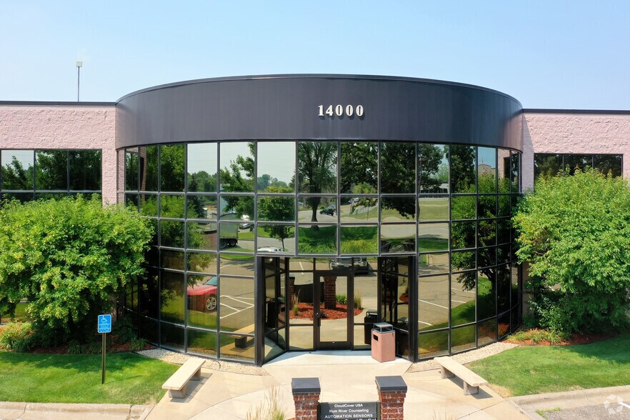 More Photos Of 14000 NW Sunfish Lake Blvd, Ramsey Showroom For Lease