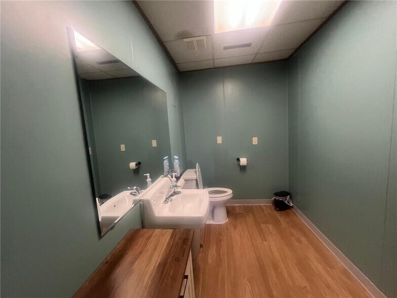 More Photos Of 105 S Mantorville Ave, Kasson Service For Sale