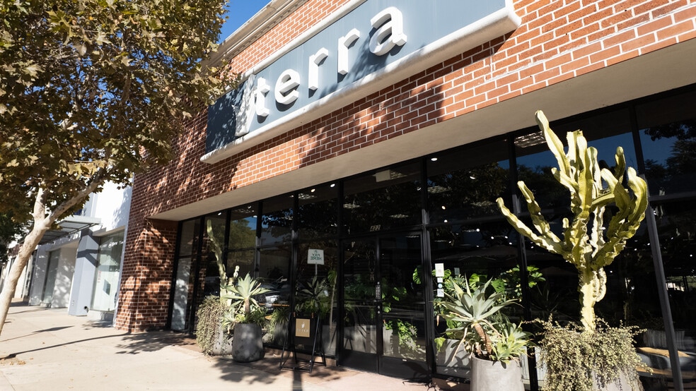 More Photos Of 422 S Lake Ave, Pasadena General Retail For Sale