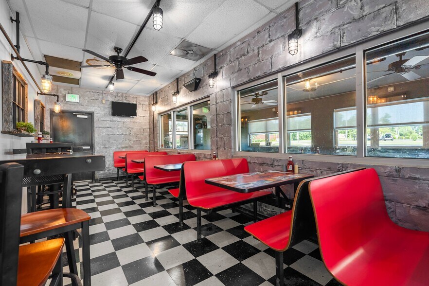 More Photos Of 120 Bank St, Sanford Restaurant For Sale