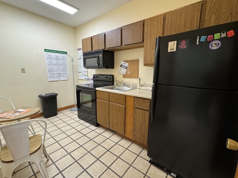 More Photos Of 915 N Main St, Bloomington General Retail For Sale