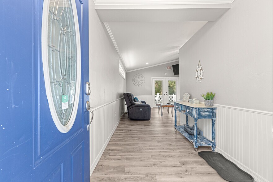 More Photos Of 110 NE Crystal St, Crystal River Specialty For Sale