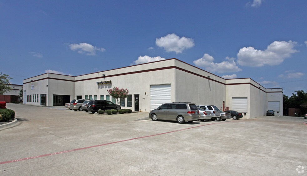 More Photos Of 375 Commerce St, Southlake Warehouse For Lease