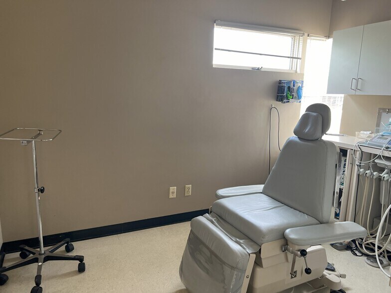 More Photos Of 4181 Holiday St NW, North Canton Medical For Lease