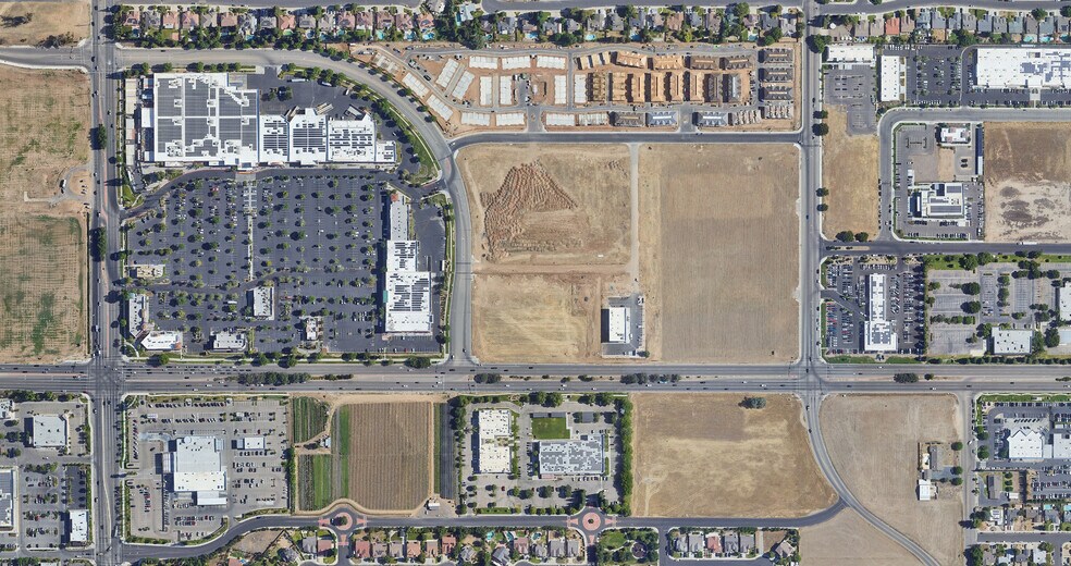 More Photos Of NEC Herndon & Helm Ave, Clovis Freestanding For Lease