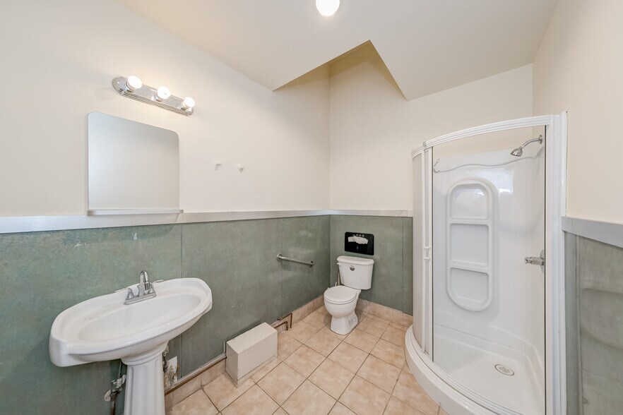 More Photos Of 9560 Las Tunas Dr, Temple City General Retail For Lease