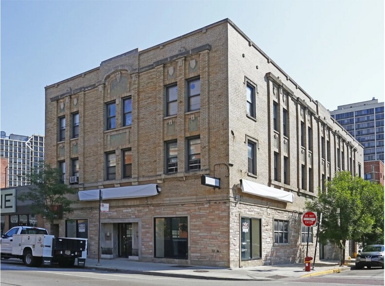 More Photos Of 2701 N Clark St, Chicago Apartments For Lease