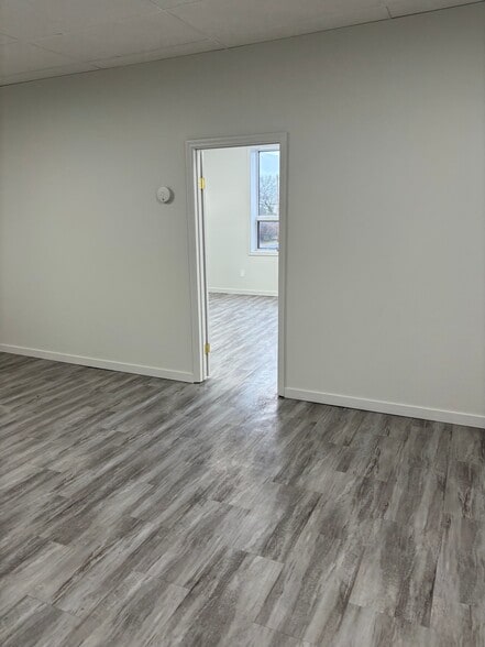 More Photos Of 225 County Road 522, Manalapan Township Distribution For Lease