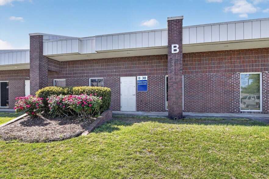 More Photos Of 500 18th St, Columbus Medical For Lease