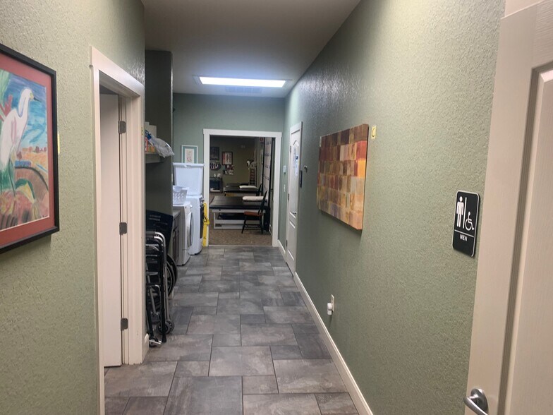 More Photos Of 1411 S Main St, Boerne Office For Sale