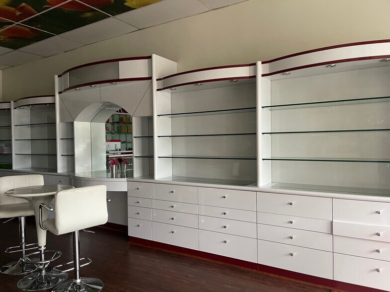 More Photos Of 818 N Pacific Ave, Glendale General Retail For Lease