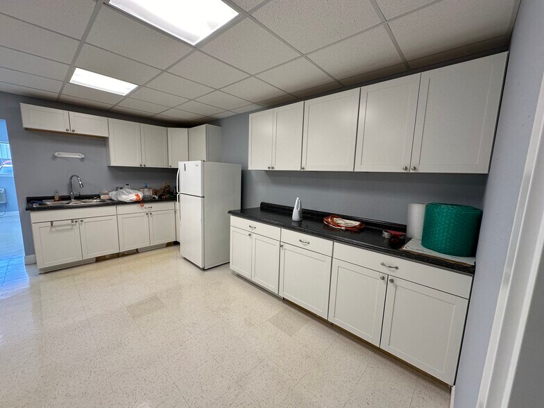 More Photos Of 2164 Platinum Rd, Apopka Light Distribution For Lease