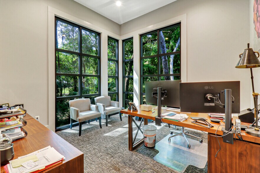 More Photos Of 10 Park Ln, Hilton Head Island Office For Sale