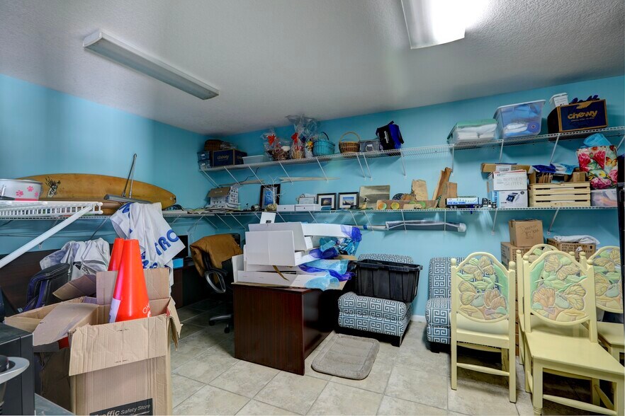 More Photos Of 6820 Woodmere Rd, Sebastian Light Distribution For Sale