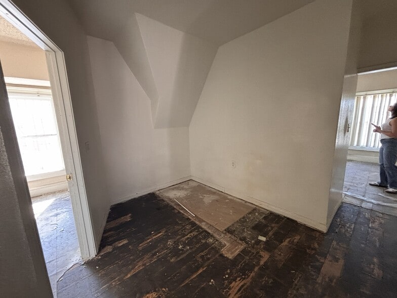 More Photos Of 933 E 28th St, Los Angeles Multifamily For Sale