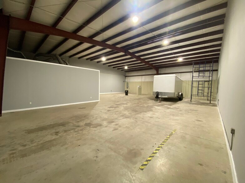 More Photos Of 16535 Hollister St, Houston Warehouse For Lease