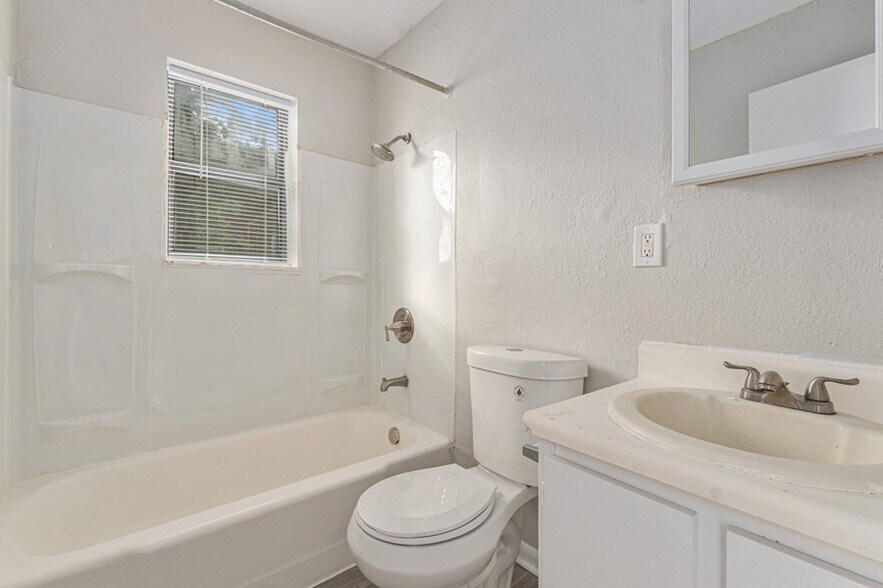 More Photos Of 8208 Troost Ave, Kansas City Apartments For Sale