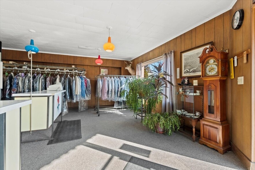 More Photos Of 256 Benmont Ave, Bennington Freestanding For Sale