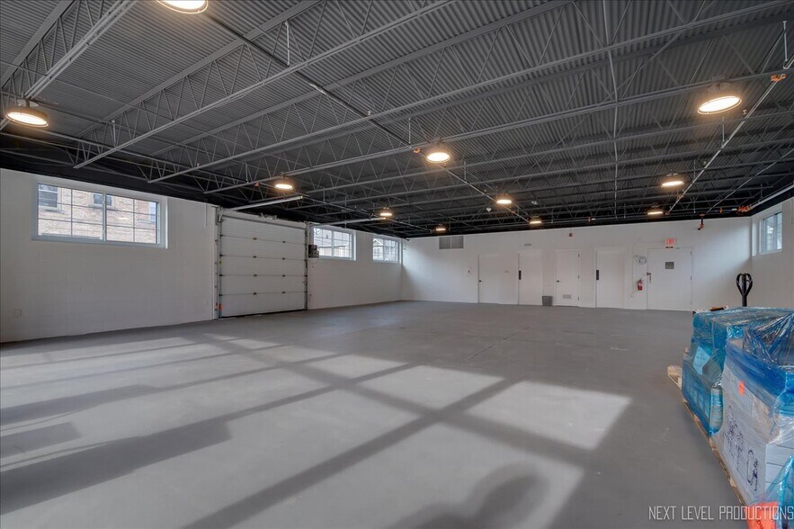 More Photos Of 28w520 Batavia Rd, Warrenville Warehouse For Lease