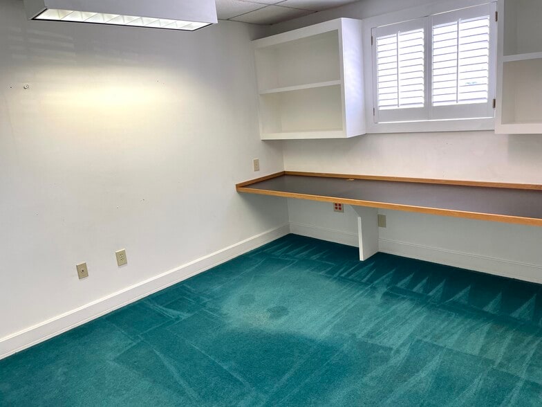 More Photos Of 120 Peters St, Lagrange Office For Sale