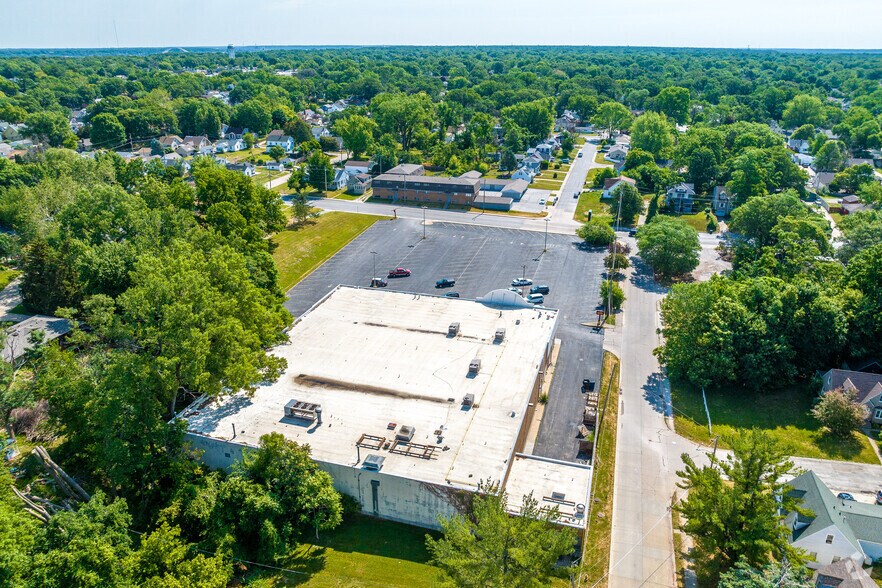 More Photos Of 2252 24th St, Rock Island Storefront For Lease