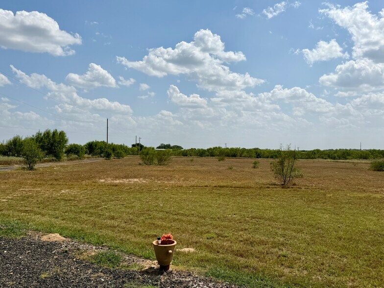 More Photos Of 14951 Interstate 35 Expy, Moore Flex For Sale