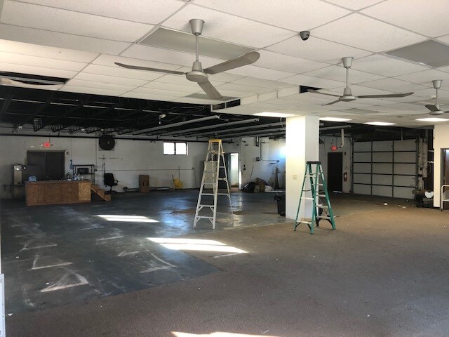 More Photos Of 112 Ryders Ln, Milltown Freestanding For Lease