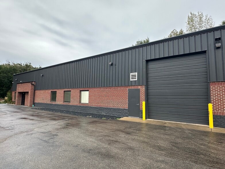 More Photos Of 1717-1721 Oak Dr, Mchenry Manufacturing For Sale