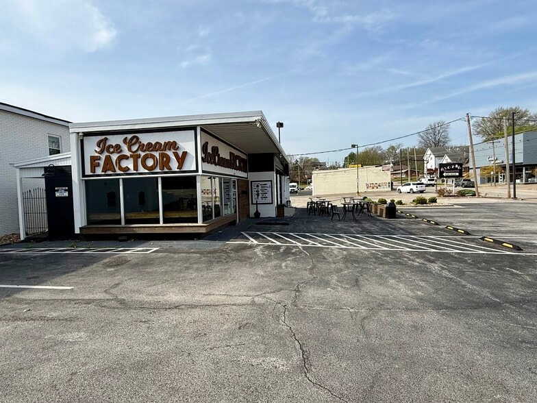 More Photos Of 701 Madison St, Jefferson City Auto Dealership For Sale