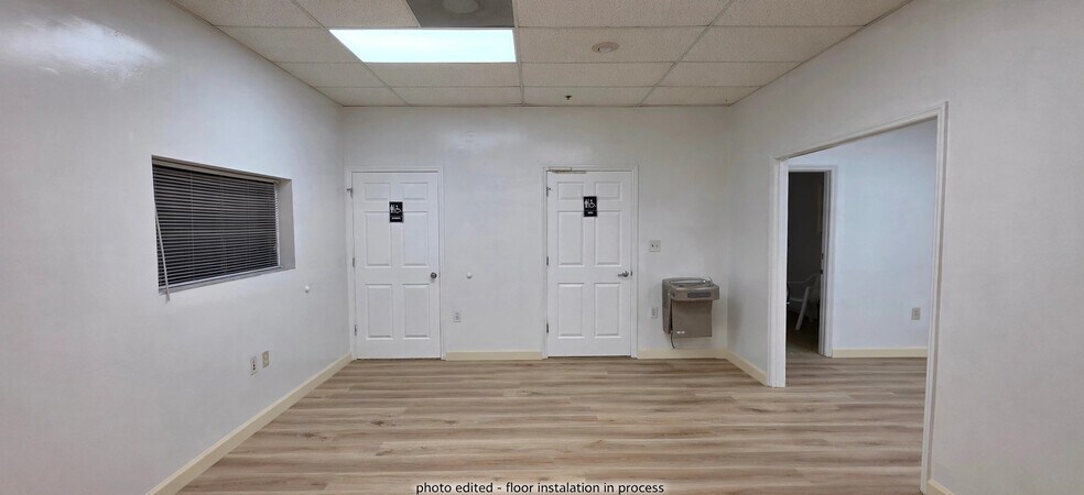 More Photos Of 7810 Kingspointe Pky, Orlando Warehouse For Lease