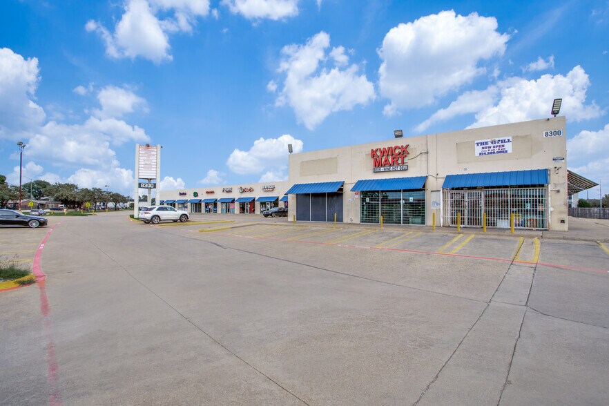 More Photos Of 8300 La Prada Dr, Dallas Unknown For Lease