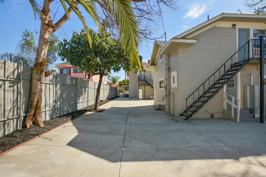 More Photos Of 1703 S Burlington Ave, Los Angeles Apartments For Sale