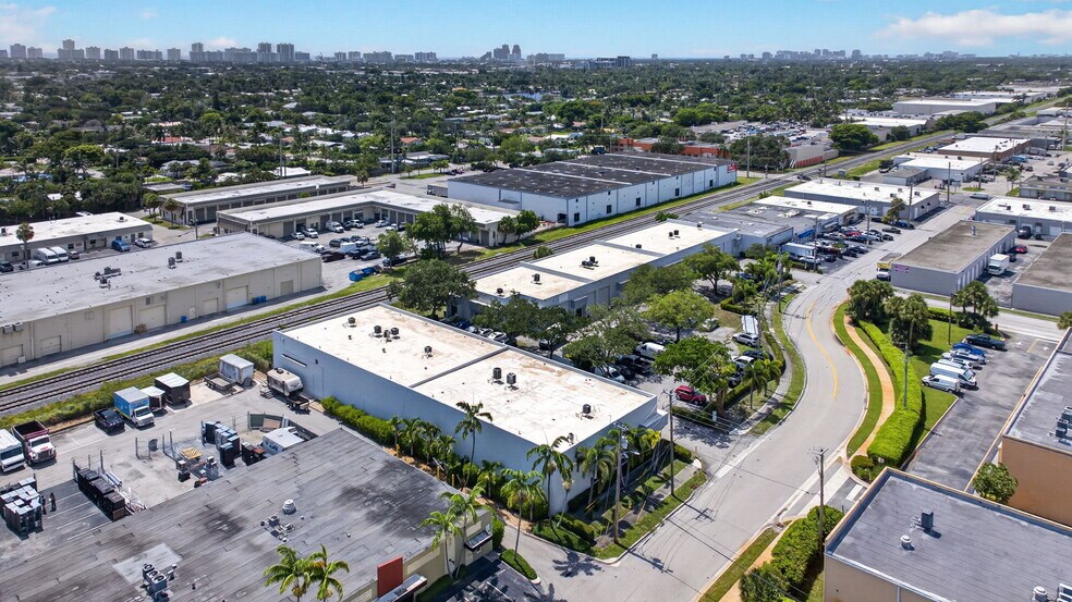 More Photos Of 4700-4712 NE 11th Ave, Oakland Park Warehouse For Lease