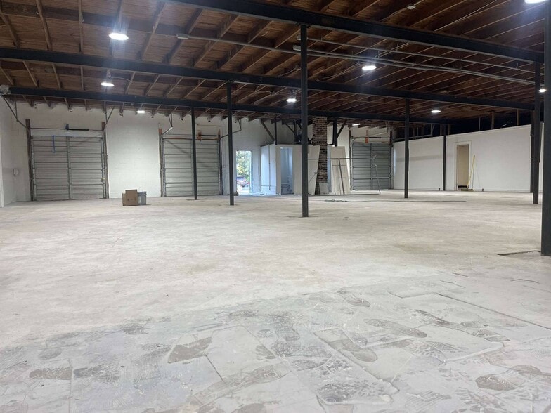 More Photos Of 913-915 Poplar St, Cayce Warehouse For Lease
