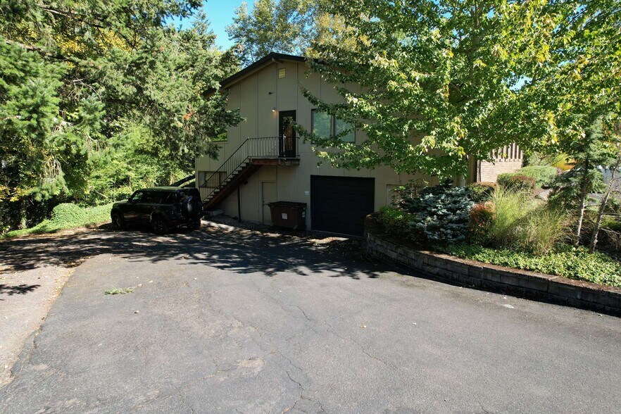 More Photos Of 3395 SW Garden View Ave, Portland Office For Sale